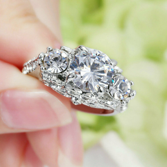 Fashion Jewelry Jewelry - Silver Platinum Plated White Sapphire Ring Size 6